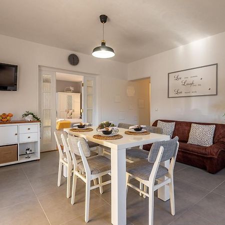 Apartment Bo&Dy With Private Pool Rogoznica  Buitenkant foto