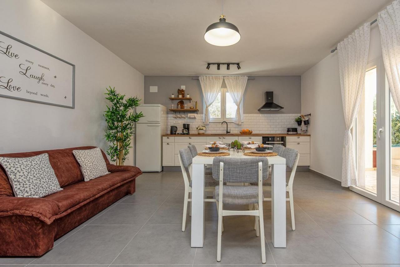 Apartment Bo&Dy With Private Pool Rogoznica  Buitenkant foto