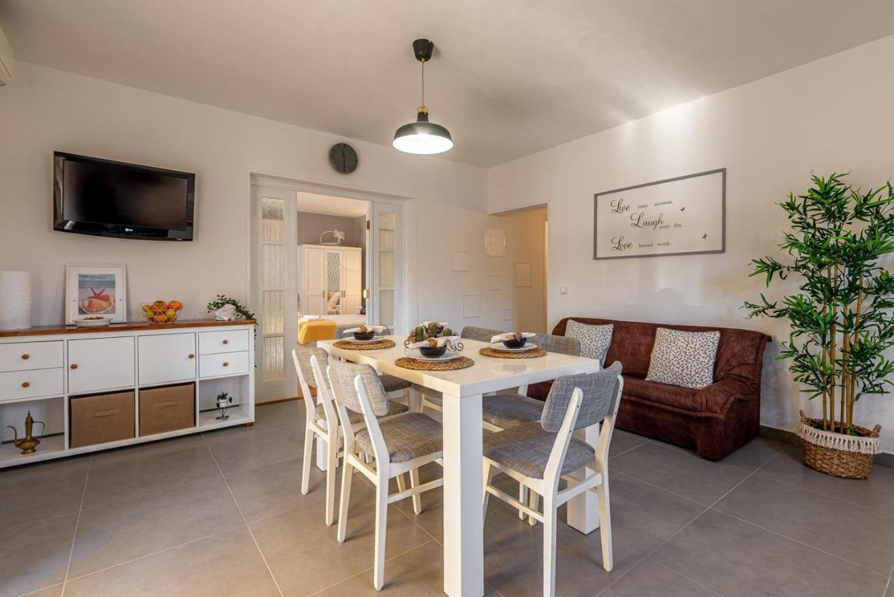 Apartment Bo&Dy With Private Pool Rogoznica  Buitenkant foto