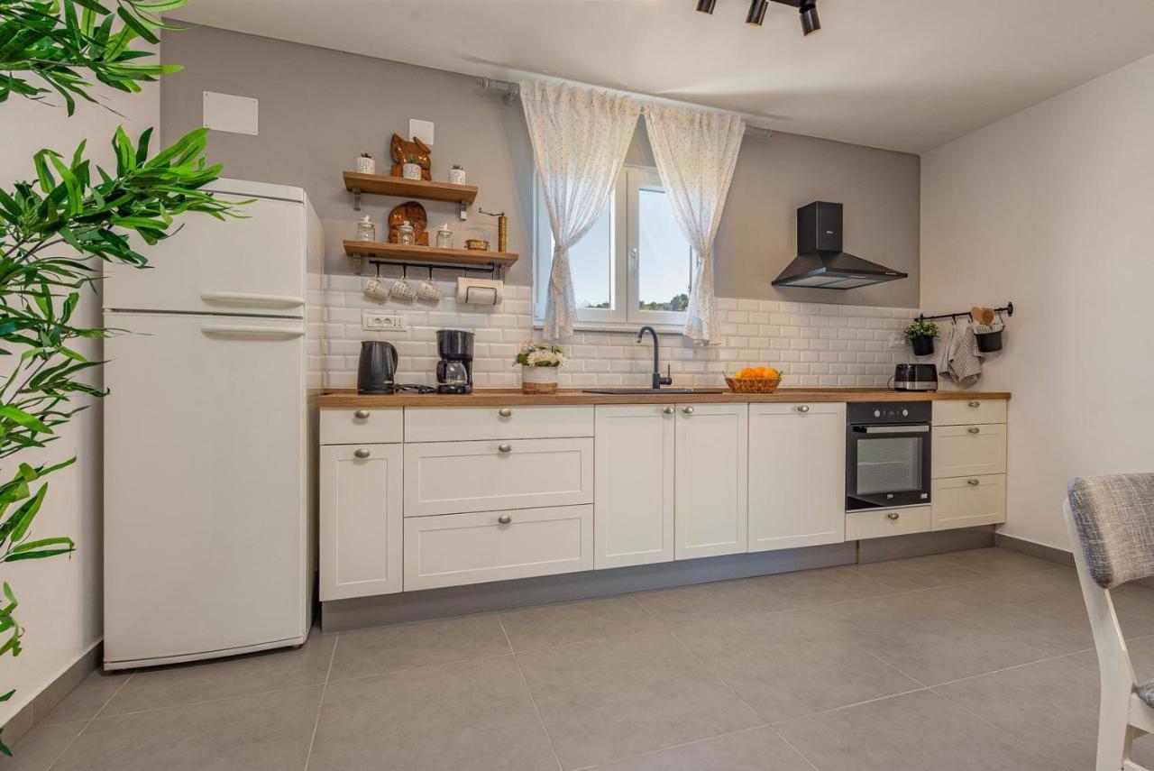 Apartment Bo&Dy With Private Pool Rogoznica  Buitenkant foto