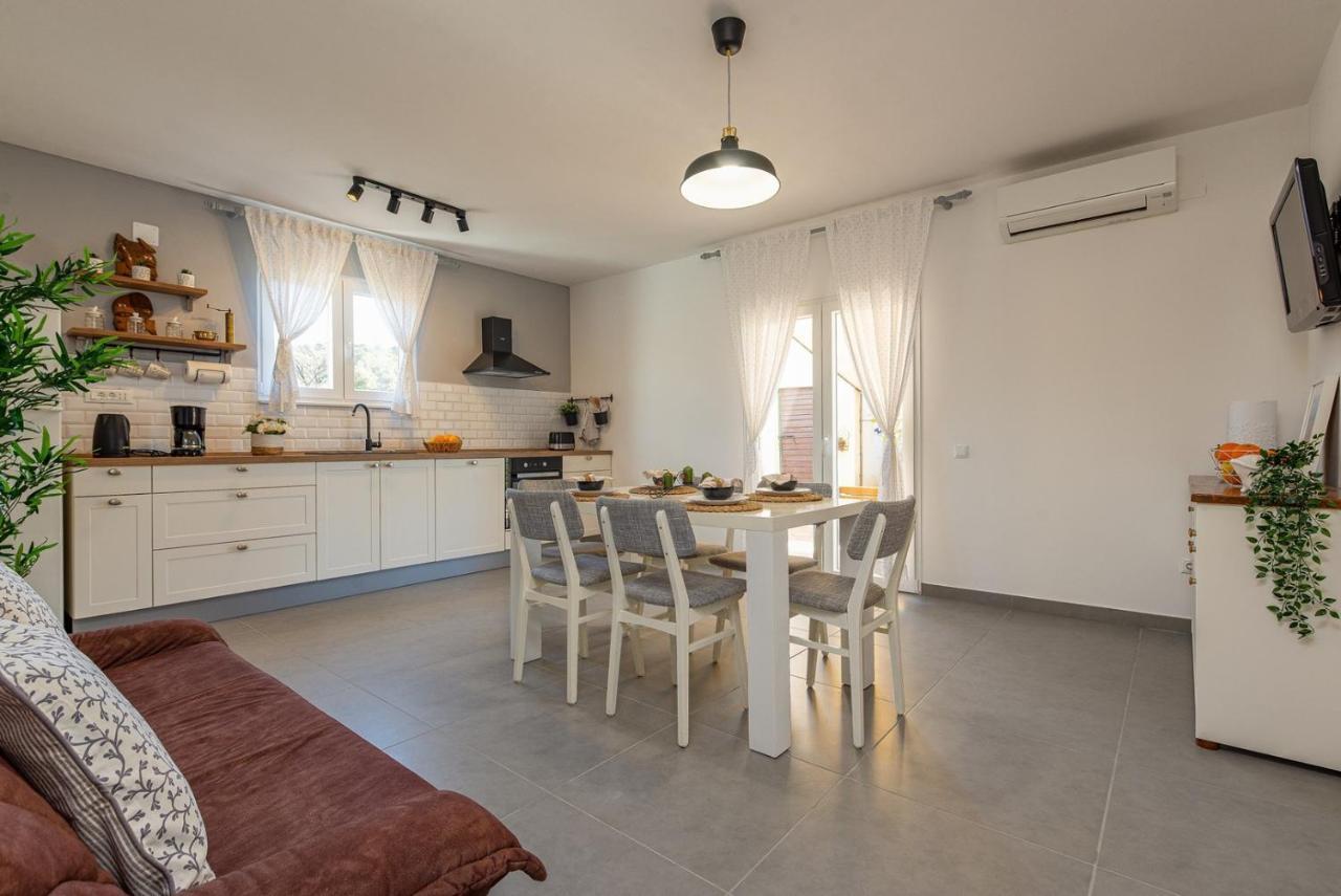 Apartment Bo&Dy With Private Pool Rogoznica  Buitenkant foto